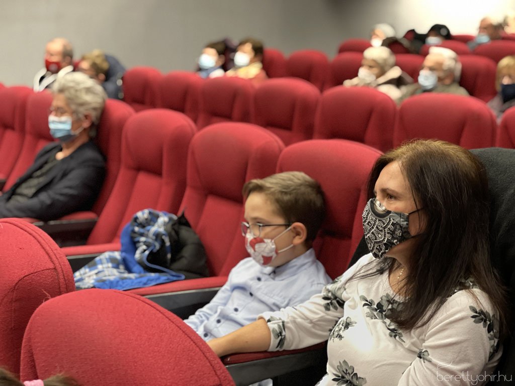 Fellobbant a szeretet lángja 17